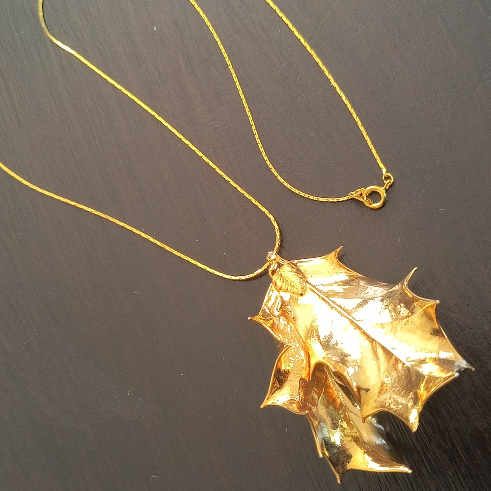 Real Holly Leaves Dipped in 24k Gold. Comes with chain necklace